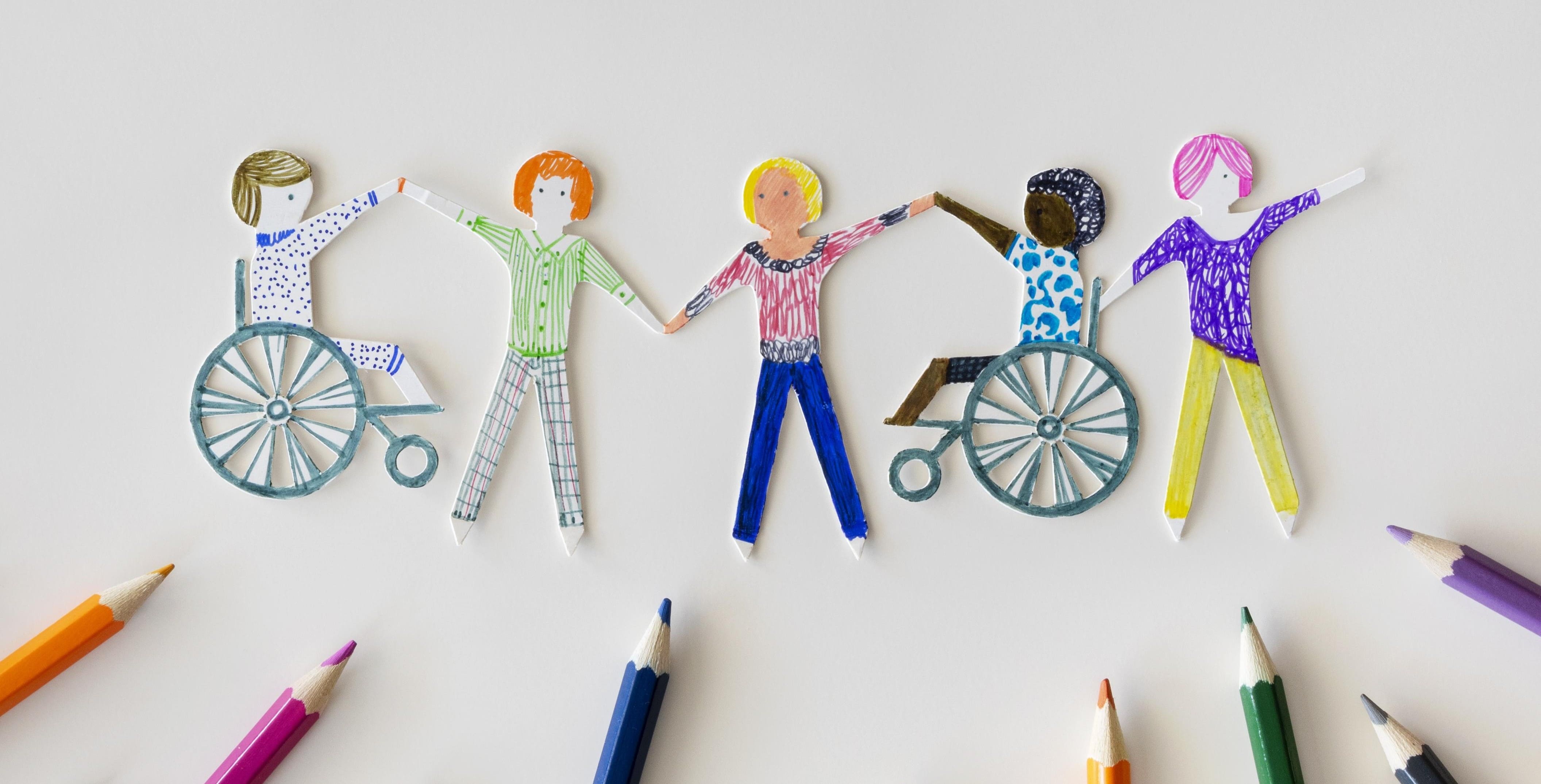 Desenho infantil de várias crianças de diferentes etnias e com deficiências, com lápis de cor.